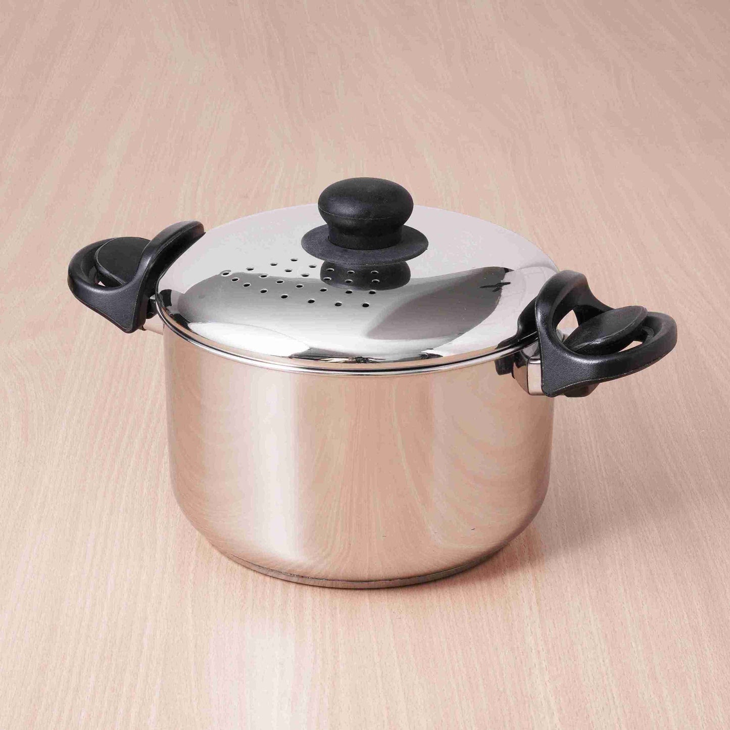 Tri-steel Stainless Steel Strainer Pot with Lockable Bakelite Handles | Sandwich bottom | Noodle Pot with Strainer Lid | Pasta Pot | Rice Strainer Pot 1.08 Kg / 19cm