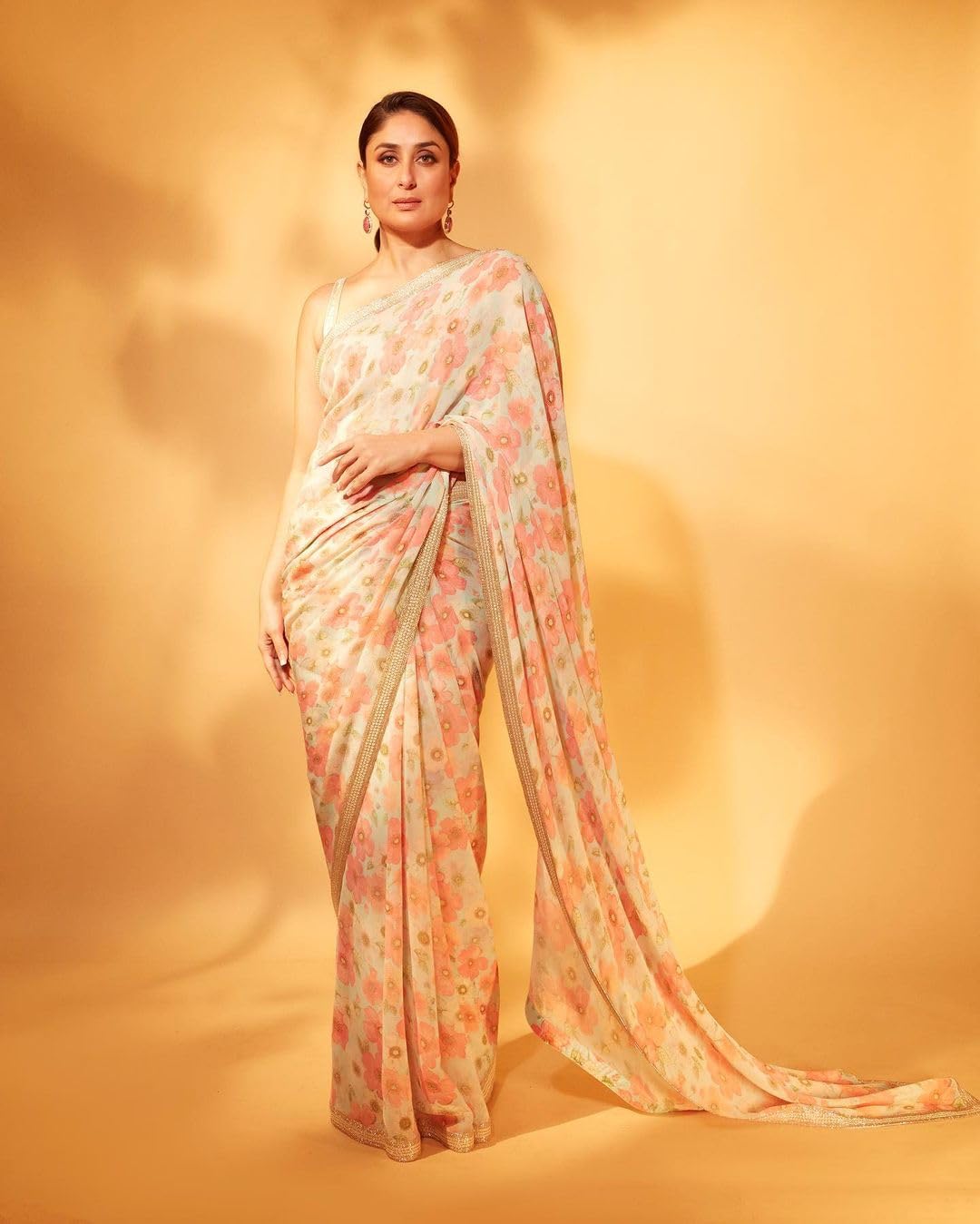 Sidhidata Women's Georgette Floral Printed Saree With Unstitched Blouse Piece (Kareena Flower_Cream_Free Size)