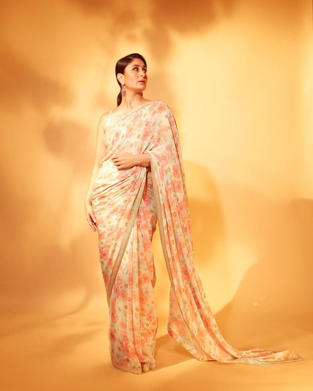 Sidhidata Women's Georgette Floral Printed Saree With Unstitched Blouse Piece (Kareena Flower_Cream_Free Size)