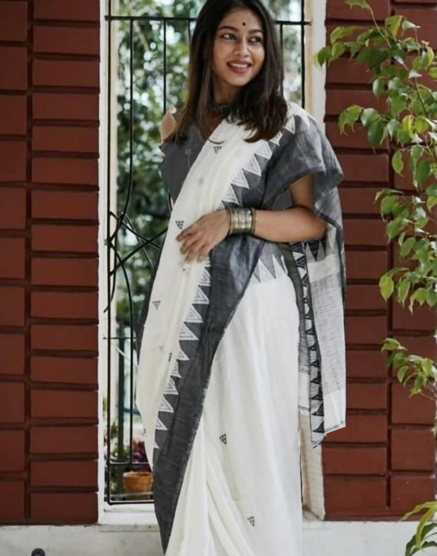SIRIL Women's Cotton Silk Jamdani Jacquard Saree With Unstitched Blouse Piece (3684S132_White Black)