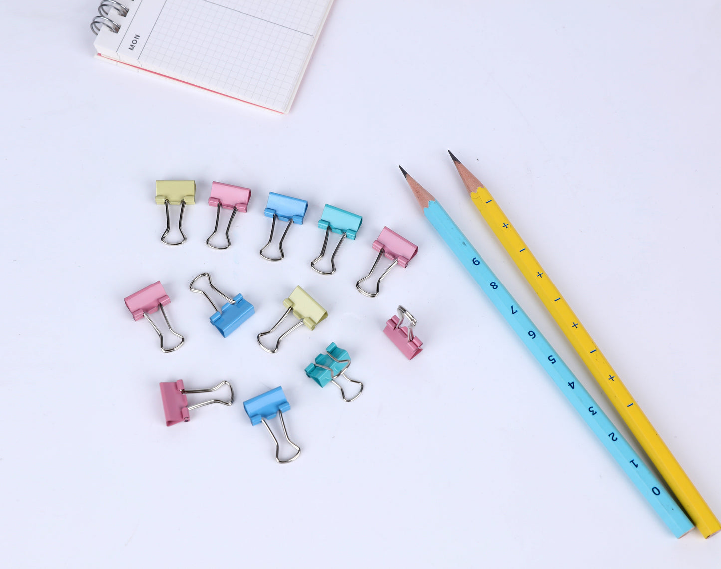 BRUSTRO Assorted Clip Box | Includes 120 Paper Clips-28mm & 56 Binder Clips (25mm- 6 pcs| 19mm- 15 pcs| 15mm- 35pcs) | Home, Office, Stationery use, Ideal for Students and Adults, Reusable, Flexible