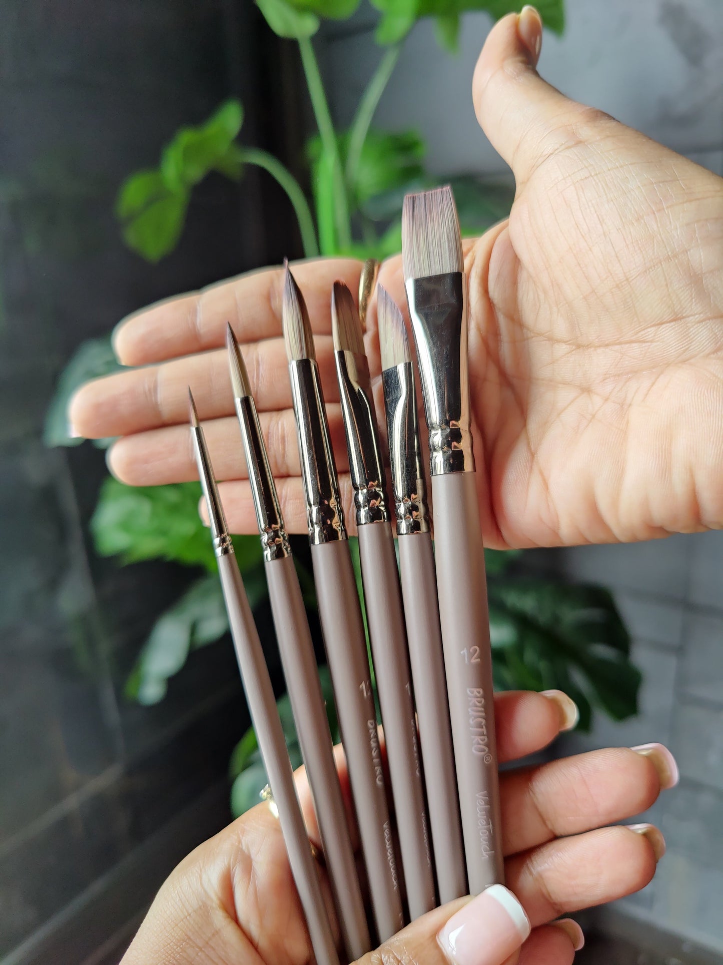 BRUSTRO VelveTouch Artist Brushes  | Set of 6 | Gouache, Acrylics, Watercolor, and Oil Painting | Short Handle, Synthetic Bristles, Round, Filbert, Dagger, Flat Shape