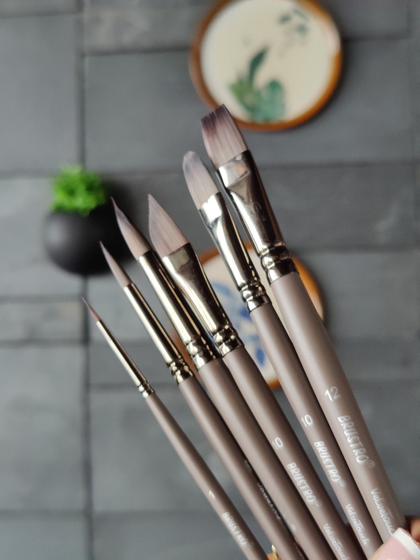 BRUSTRO VelveTouch Artist Brushes  | Set of 6 | Gouache, Acrylics, Watercolor, and Oil Painting | Short Handle, Synthetic Bristles, Round, Filbert, Dagger, Flat Shape