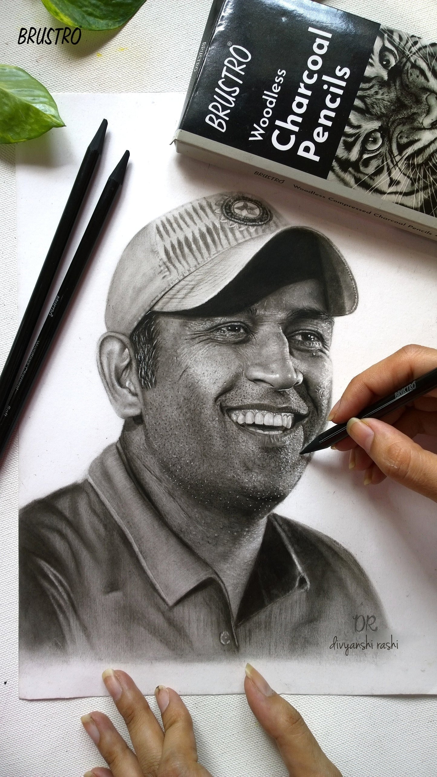 Brustro Woodless Charcoal Pencil Set of 6 (3 Soft, 2 Medium, 1 Hard)