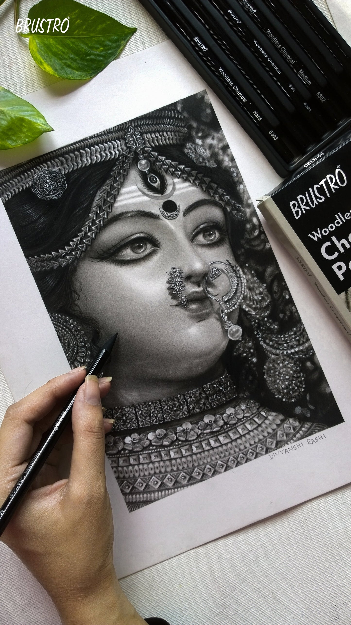 Brustro Woodless Charcoal Pencil Set of 6 (3 Soft, 2 Medium, 1 Hard)