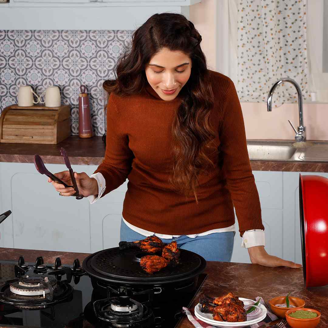 Wonderchef Renewed Gas Oven Tandoor 4 Pieces Set | 2-in-1 Oven and Tandoor | Ideal for Rotis and Naans, Tikkas, Kebabs, Cakes and Cookies | Non-stick Tandoori Trays | Black & Red